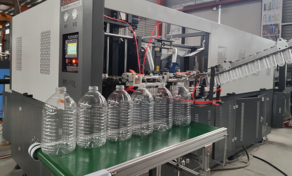 Advantages And Characteristics Of Automatic Bottle Blowing Machine