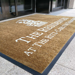 方块地毯是一种按地毯铺设方法和形状规格划分的地毯品种