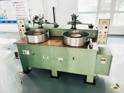 Two-axis grinding and polishing machine