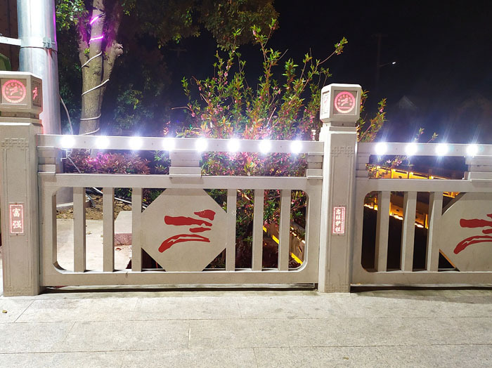 贵州防撞灯光护栏