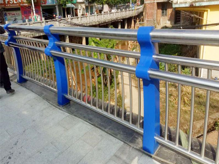 贵州201不锈钢桥梁护栏