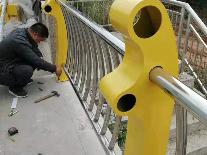贵州不锈钢碳素复合管护栏