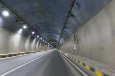 中山隧道渗漏缮修工程