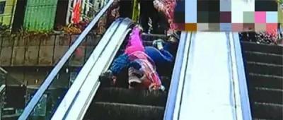 超市扶梯上有人摔了，超市是否承担责任