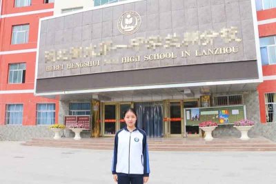 理科考生朱同学高考考出699分的好成绩，位列甘肃省前十