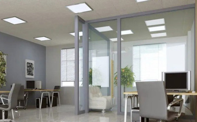 办公隔断厂家分享玻璃隔断和办公屏风的区别
