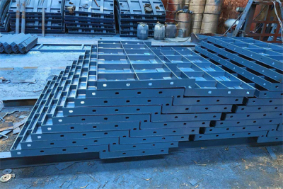请问新疆钢模板厂家平常是怎么安装的？