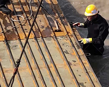 船厂滑板更换维修作业