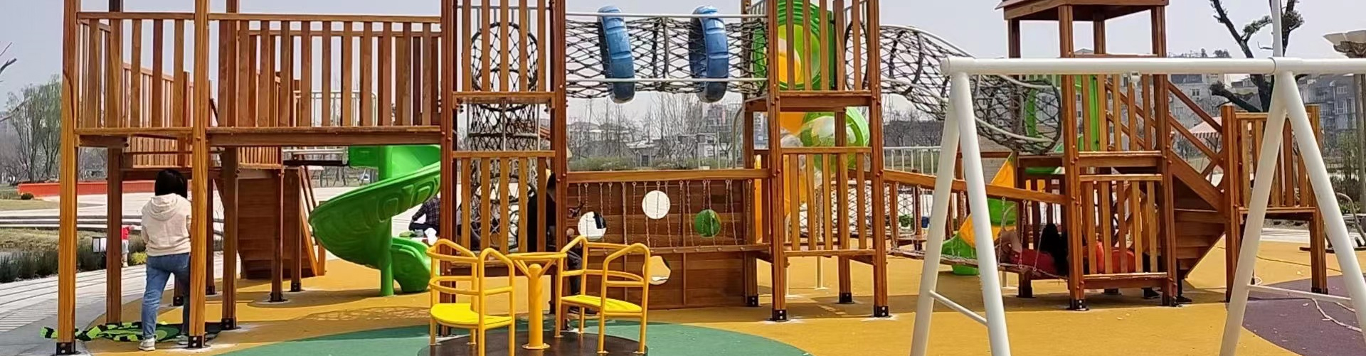 木质滑梯厂家分析幼儿园木质滑梯使用中的注意事项有那些？