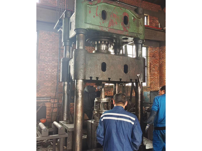 丹东热电厂开式水泵更换叶轮（液压机拆除就叶轮）