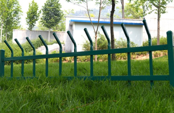 锌钢草坪防护栏