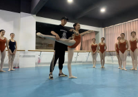 舞蹈艺考怎么加强韧带练习？