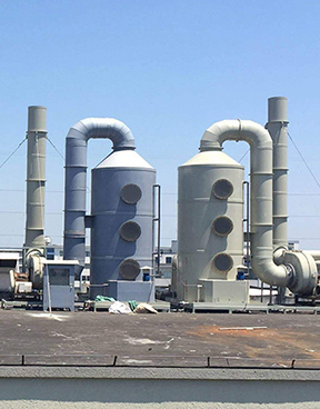 废气处理设备:PP喷淋塔,PP活性炭吸附塔工程案例