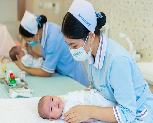 武汉高端月子中心怎样护理母婴？