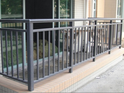 阳台护栏安装
