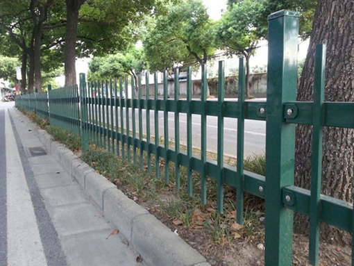 草坪护栏安装