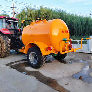 新疆5方小型液态肥罐车沼液喷洒车