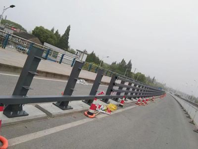 不锈钢桥梁道路护栏安装案例