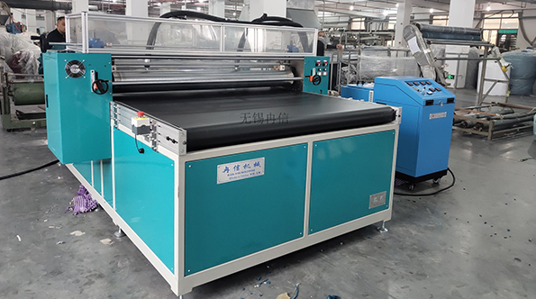 热熔胶机厂家无锡冉信热熔胶机械设备有限公司是生产热熔胶复合机、热熔胶点胶机等的热熔胶机厂家。