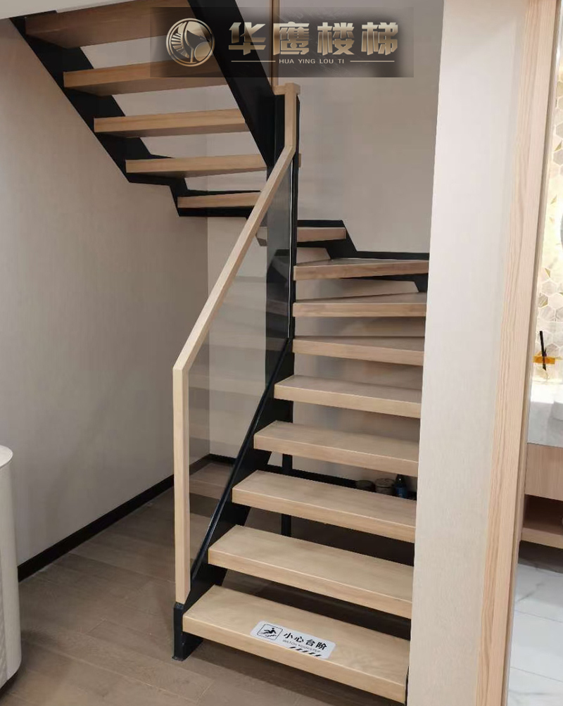 钢结构木质踏板楼梯