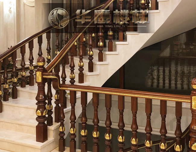 深圳分析实木楼梯和铁艺楼梯比较有何异同？