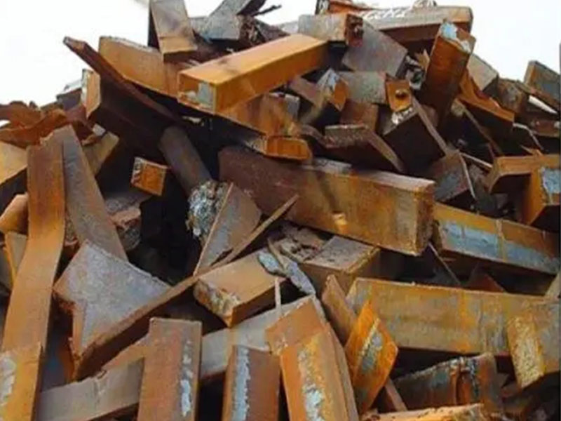 2021年废钢回收价格多少钱？废旧钢铁物资回收价格波动大吗？附近哪里有朱朝龙收废钢公司？