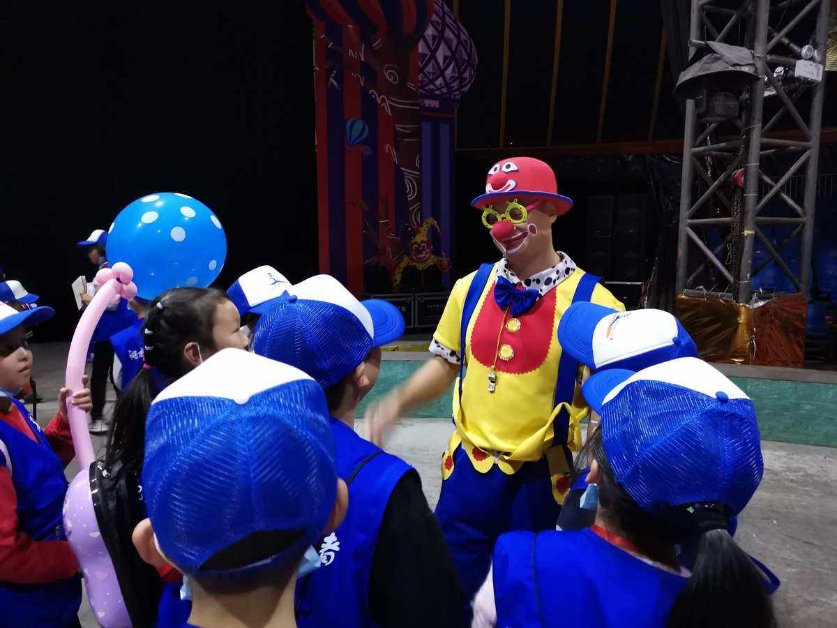 马戏团表演小丑演员