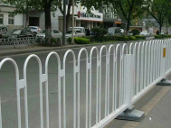 锌钢护栏是否适合用于工地围栏？