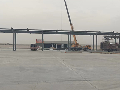 中国石油中卫营盘水服务区加油站钢结构罩棚组装