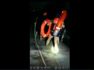 黄河救援队利用智能遥控救生艇成功救起落水女子