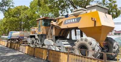 上海曹新公路水泥路面破碎机路面破碎项目